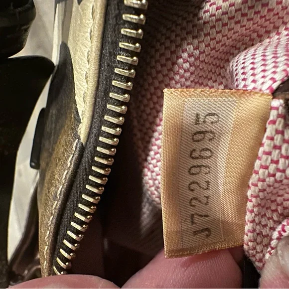 Dooney & Bourke Giraffe Print Shoulder Bag EUC no callouts - Picture 4 of 16